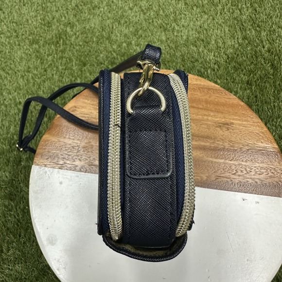ADRIENNE VITTADINI Charging Wallet Crossbody RFID Protection NAVY SAFFIANO - Picture 6 of 14